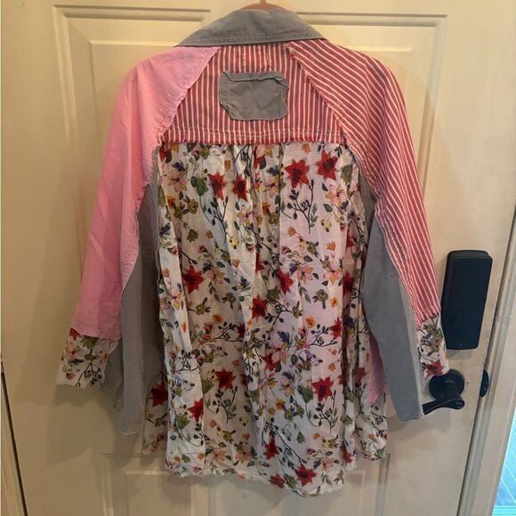 Anthropologie POL Pink and Gray Button Down with Floral Accents - Picture 4 of 4